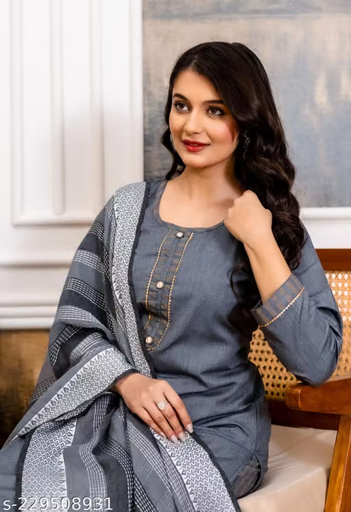 Women's Grey Kurta Set Close Up